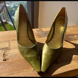 Gently used BCBG Olive Green shoes!!